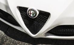 2015 Alfa Romeo 4C Photos (14)