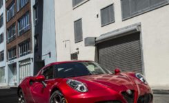 2015 Alfa Romeo 4C Photos (17)
