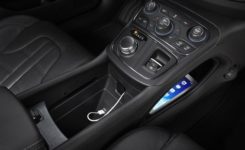 2015 Chrysler 200 Photos (105)