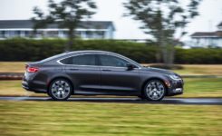 2015 Chrysler 200 Photos (26)