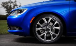 2015 Chrysler 200 Photos (29)