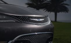2015 Chrysler 200 Photos (85)