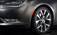 2015 Chrysler 200 Photos (86)