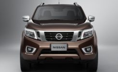 2015-nissan-navara-photos-modelpublisher-com-22