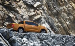 2015-nissan-navara-photos-modelpublisher-com-37