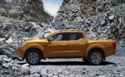 2015-nissan-navara-photos-modelpublisher-com-47